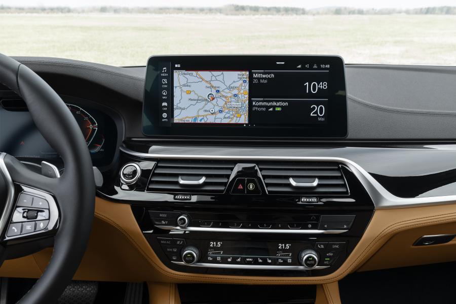 Детали интерьера BMW 540i Luxury Line (G30) 2020 года  (WW) (фото 27 из 29)